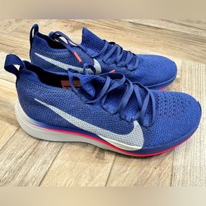 NWOT - Nike Vaporfly 4% Flyknit Deep Royal Blue